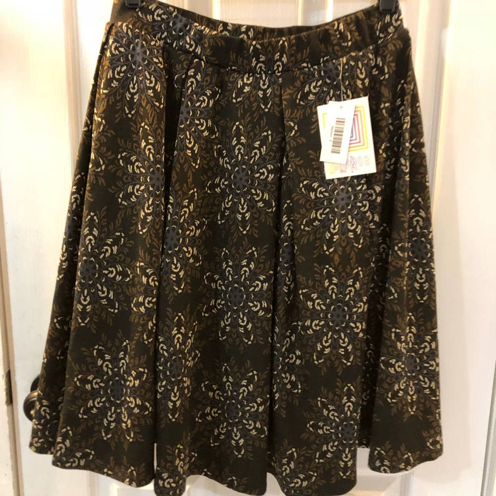 Lularoe Madison skirt. Size Small. NWT.